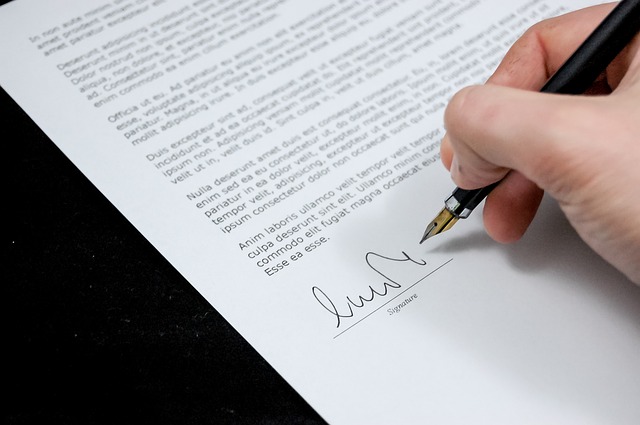 記事:従業員から取得する誓約書のポイントのイメージ画像