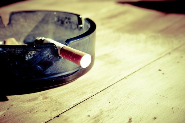 記事:受動喫煙で労働審判申立て、健康増進法についてのイメージ画像